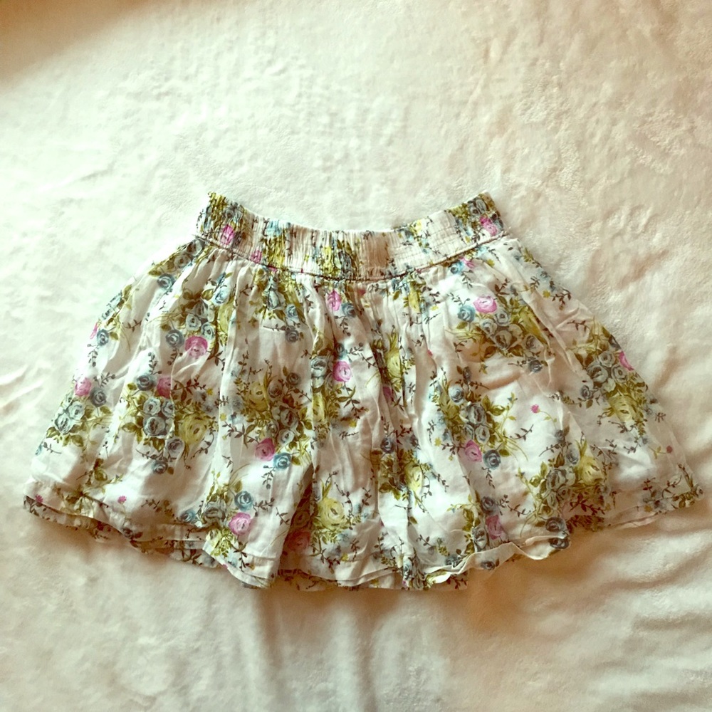 Super fun skirt (floral)